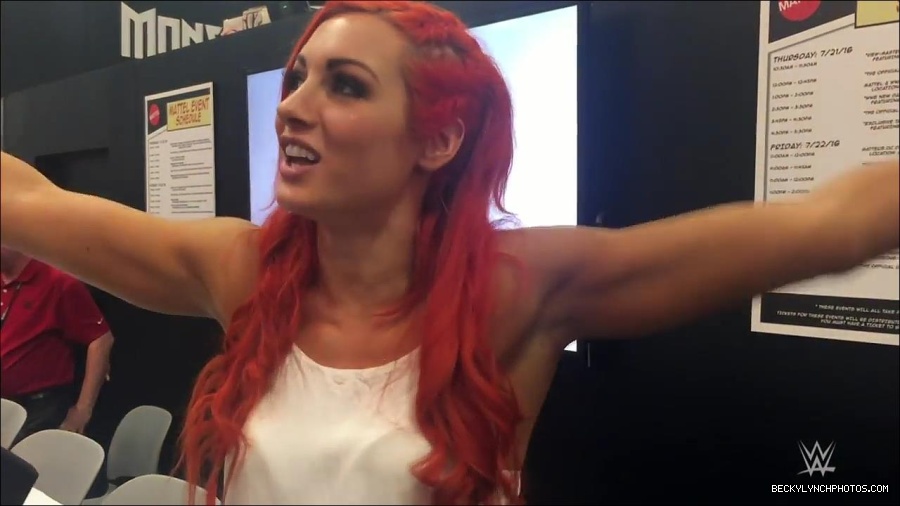 Y2Mate_is_-_Becky_Lynch_recaps_her_first_San_Diego_Comic-Con_experience-xj9sPuhQSLA-720p-1655737850986_mp4_000121933.jpg