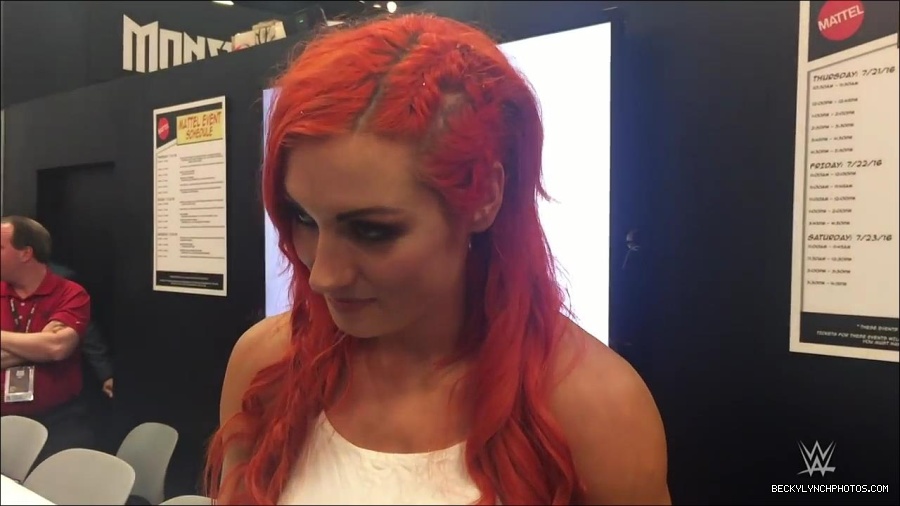 Y2Mate_is_-_Becky_Lynch_recaps_her_first_San_Diego_Comic-Con_experience-xj9sPuhQSLA-720p-1655737850986_mp4_000130733.jpg