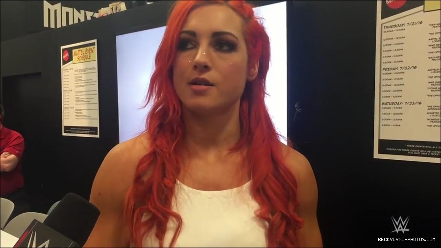 Y2Mate_is_-_Becky_Lynch_recaps_her_first_San_Diego_Comic-Con_experience-xj9sPuhQSLA-720p-1655737850986_mp4_000148733.jpg