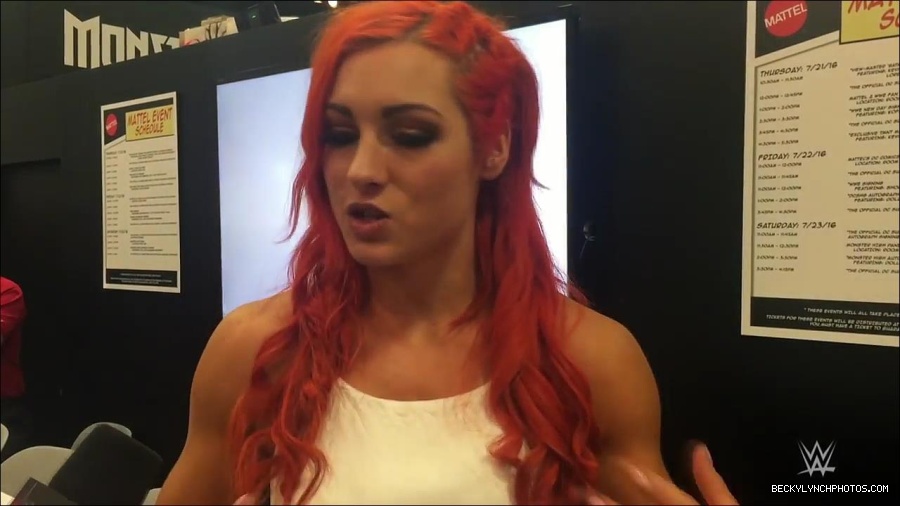 Y2Mate_is_-_Becky_Lynch_recaps_her_first_San_Diego_Comic-Con_experience-xj9sPuhQSLA-720p-1655737850986_mp4_000156333.jpg