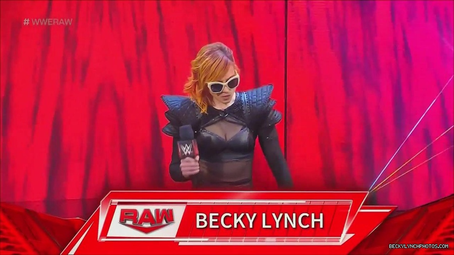 WWE_Monday_Night_Raw_2022_06_20_720p_HDTV_x264-NWCHD_mp4_000323122.jpg