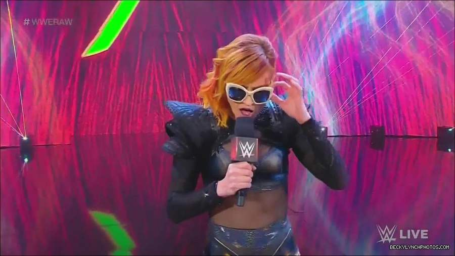 WWE_Monday_Night_Raw_2022_06_20_720p_HDTV_x264-NWCHD_mp4_000326326.jpg