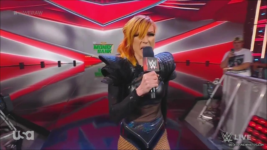 WWE_Monday_Night_Raw_2022_06_20_720p_HDTV_x264-NWCHD_mp4_000330730.jpg