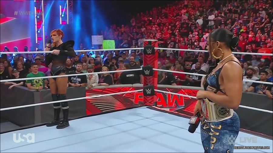 WWE_Monday_Night_Raw_2022_06_20_720p_HDTV_x264-NWCHD_mp4_000345945.jpg