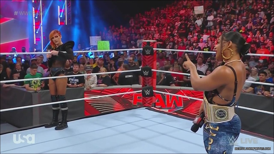 WWE_Monday_Night_Raw_2022_06_20_720p_HDTV_x264-NWCHD_mp4_000347947.jpg