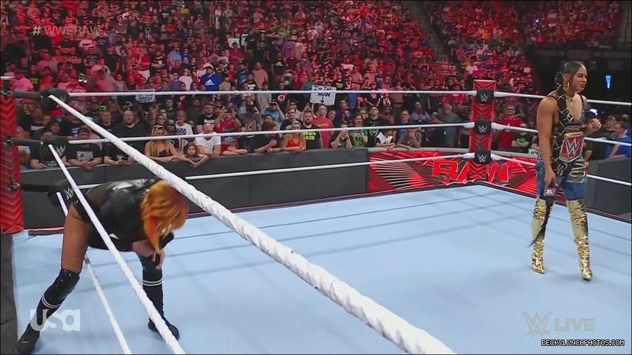 WWE_Monday_Night_Raw_2022_06_20_720p_HDTV_x264-NWCHD_mp4_000350750.jpg
