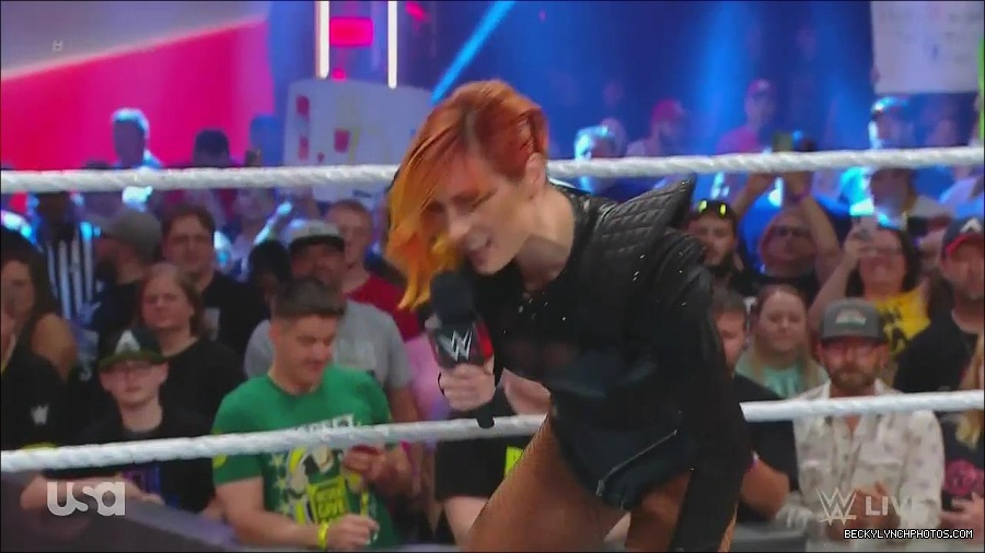 WWE_Monday_Night_Raw_2022_06_20_720p_HDTV_x264-NWCHD_mp4_000351150.jpg