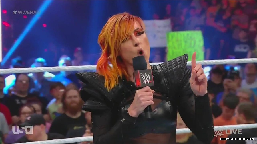 WWE_Monday_Night_Raw_2022_06_20_720p_HDTV_x264-NWCHD_mp4_000354754.jpg