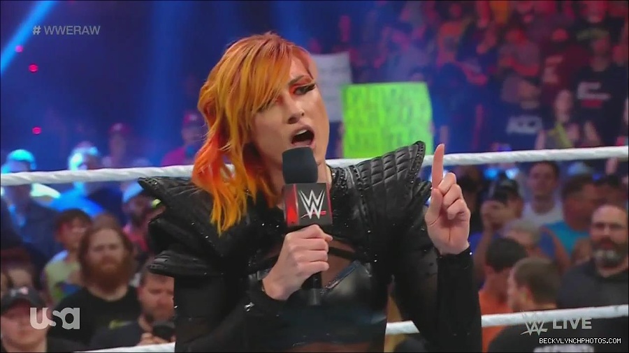 WWE_Monday_Night_Raw_2022_06_20_720p_HDTV_x264-NWCHD_mp4_000355154.jpg