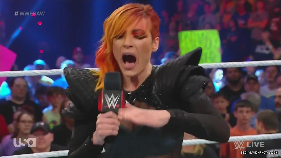WWE_Monday_Night_Raw_2022_06_20_720p_HDTV_x264-NWCHD_mp4_000370370.jpg
