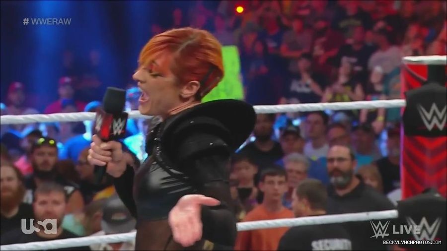 WWE_Monday_Night_Raw_2022_06_20_720p_HDTV_x264-NWCHD_mp4_000374374.jpg