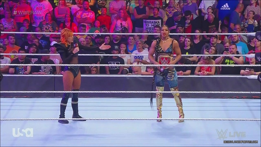WWE_Monday_Night_Raw_2022_06_20_720p_HDTV_x264-NWCHD_mp4_000385985.jpg