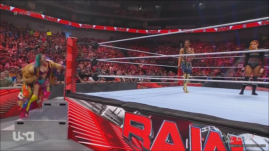 WWE_Monday_Night_Raw_2022_06_20_720p_HDTV_x264-NWCHD_mp4_000418818.jpg