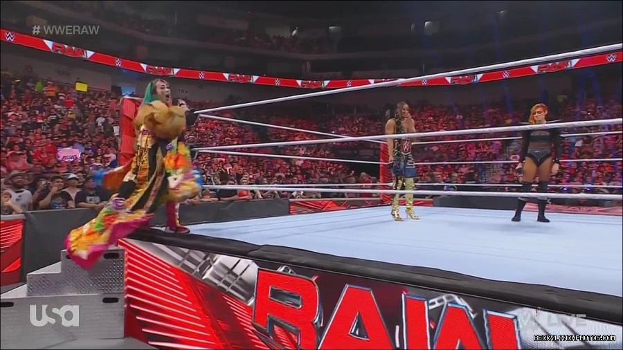 WWE_Monday_Night_Raw_2022_06_20_720p_HDTV_x264-NWCHD_mp4_000420019.jpg