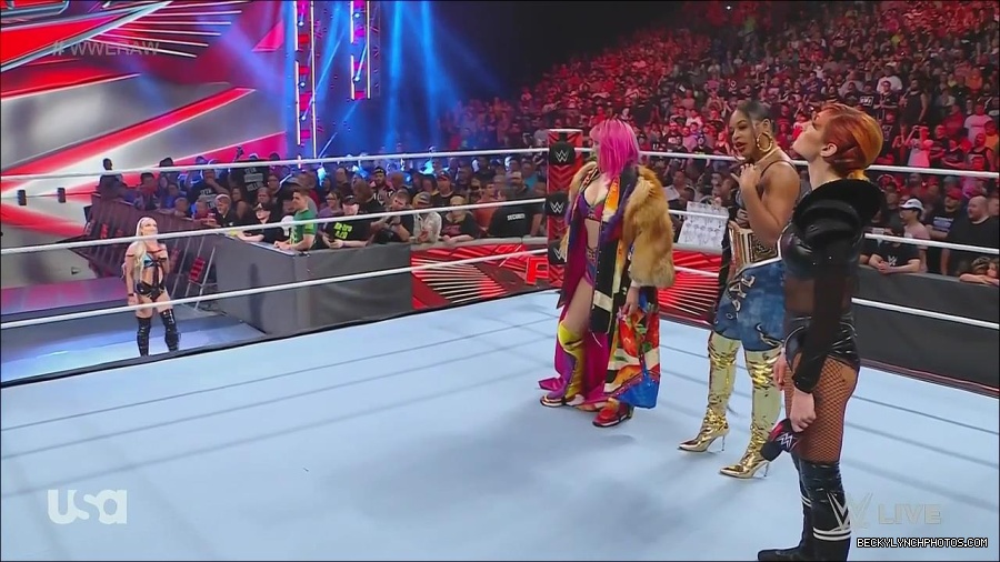 WWE_Monday_Night_Raw_2022_06_20_720p_HDTV_x264-NWCHD_mp4_000475908.jpg