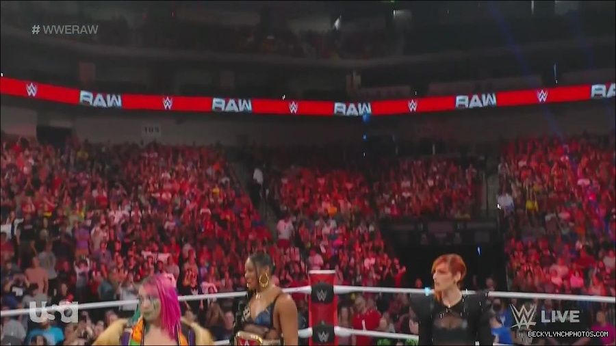 WWE_Monday_Night_Raw_2022_06_20_720p_HDTV_x264-NWCHD_mp4_000480313.jpg