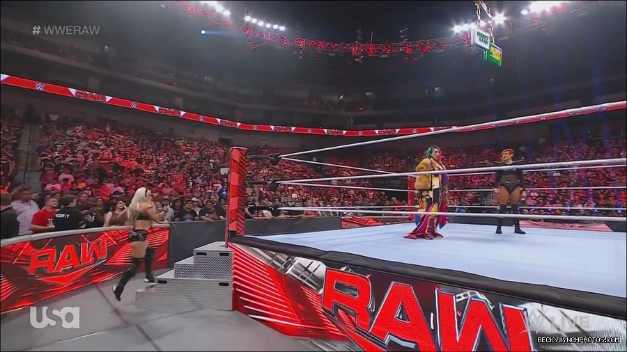 WWE_Monday_Night_Raw_2022_06_20_720p_HDTV_x264-NWCHD_mp4_000482715.jpg
