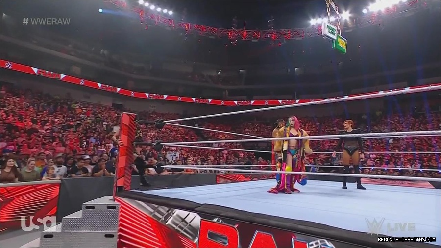 WWE_Monday_Night_Raw_2022_06_20_720p_HDTV_x264-NWCHD_mp4_000484717.jpg