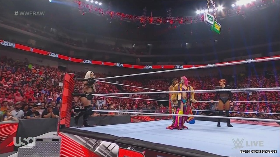 WWE_Monday_Night_Raw_2022_06_20_720p_HDTV_x264-NWCHD_mp4_000485518.jpg