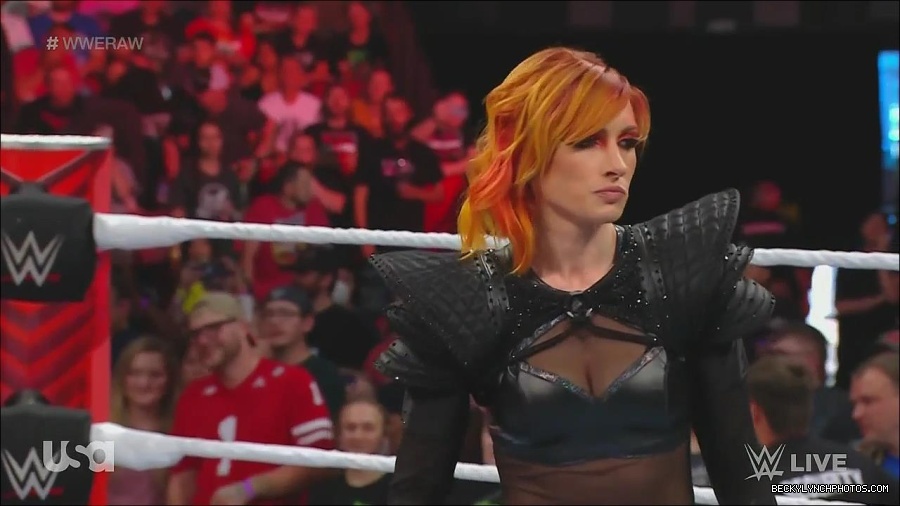 WWE_Monday_Night_Raw_2022_06_20_720p_HDTV_x264-NWCHD_mp4_000487119.jpg