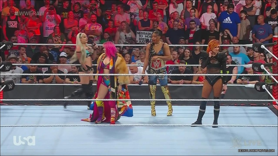 WWE_Monday_Night_Raw_2022_06_20_720p_HDTV_x264-NWCHD_mp4_000489121.jpg