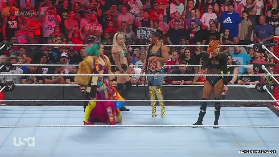 WWE_Monday_Night_Raw_2022_06_20_720p_HDTV_x264-NWCHD_mp4_000489922.jpg