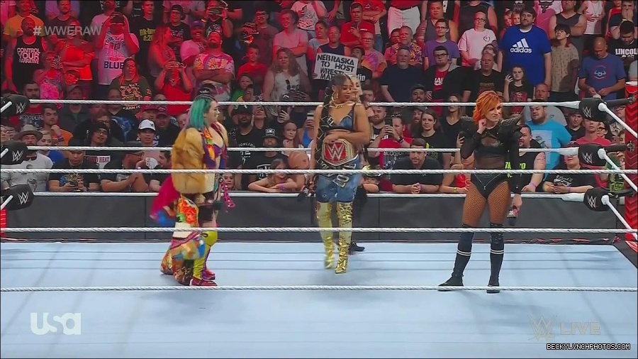 WWE_Monday_Night_Raw_2022_06_20_720p_HDTV_x264-NWCHD_mp4_000490723.jpg
