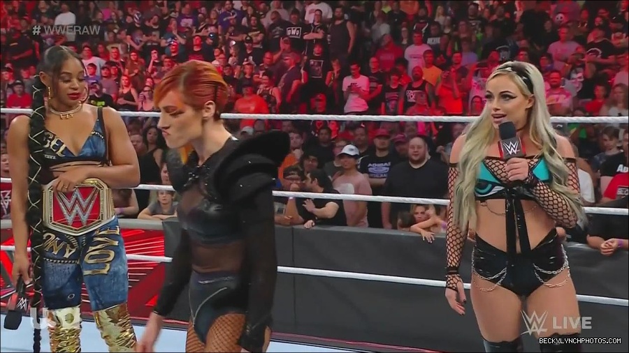 WWE_Monday_Night_Raw_2022_06_20_720p_HDTV_x264-NWCHD_mp4_000493125.jpg