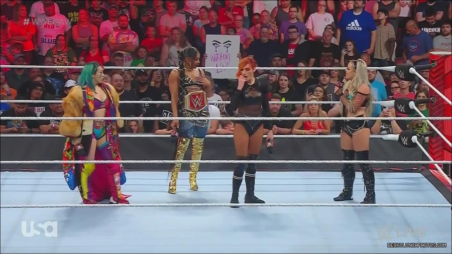WWE_Monday_Night_Raw_2022_06_20_720p_HDTV_x264-NWCHD_mp4_000498331.jpg