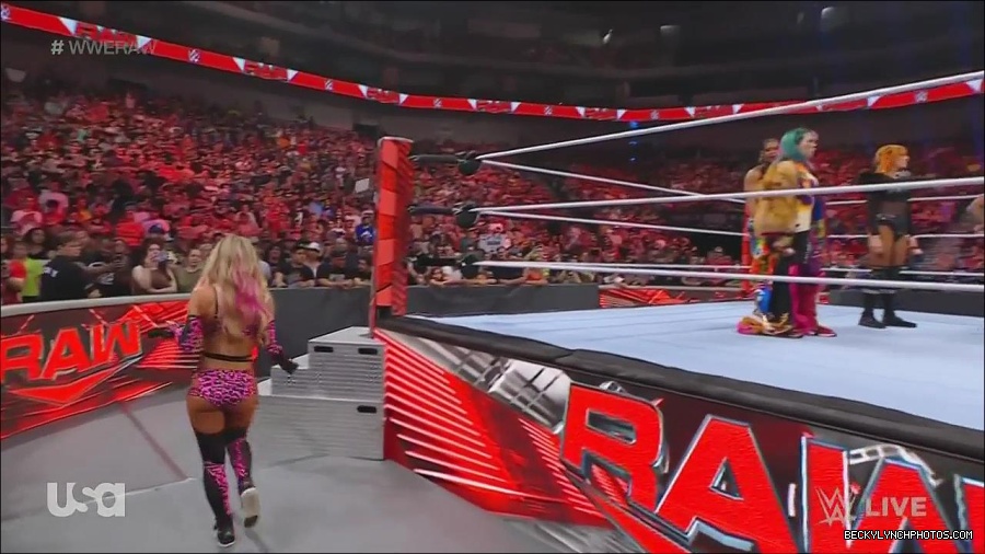 WWE_Monday_Night_Raw_2022_06_20_720p_HDTV_x264-NWCHD_mp4_000534367.jpg