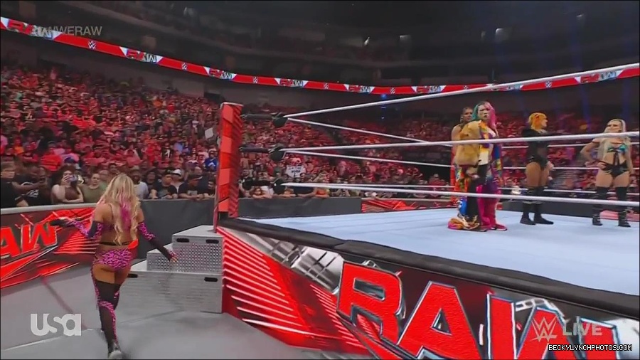 WWE_Monday_Night_Raw_2022_06_20_720p_HDTV_x264-NWCHD_mp4_000534767.jpg