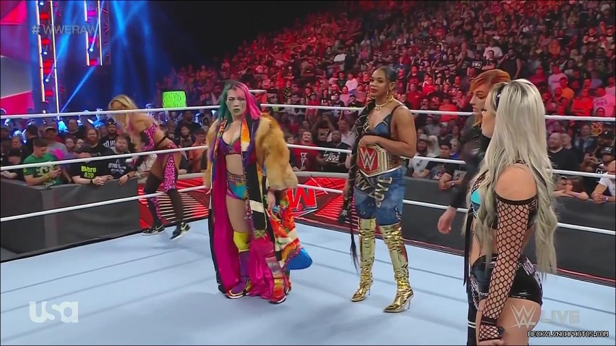 WWE_Monday_Night_Raw_2022_06_20_720p_HDTV_x264-NWCHD_mp4_000541173.jpg