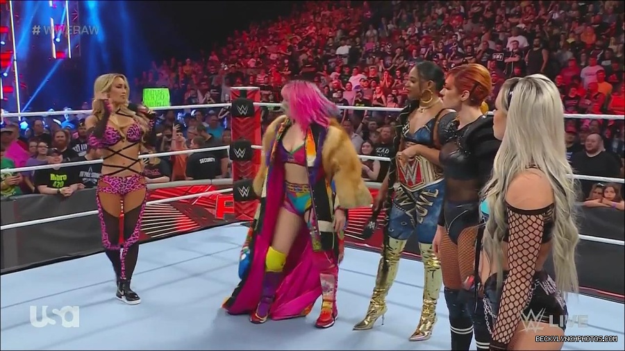 WWE_Monday_Night_Raw_2022_06_20_720p_HDTV_x264-NWCHD_mp4_000543976.jpg