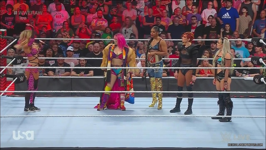 WWE_Monday_Night_Raw_2022_06_20_720p_HDTV_x264-NWCHD_mp4_000546379.jpg