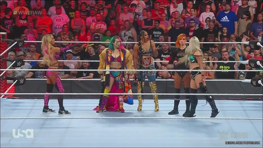 WWE_Monday_Night_Raw_2022_06_20_720p_HDTV_x264-NWCHD_mp4_000554387.jpg