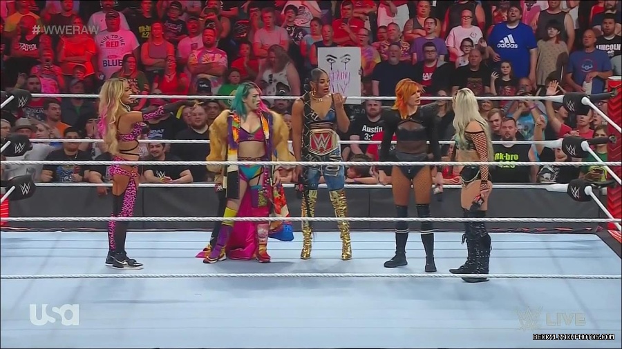 WWE_Monday_Night_Raw_2022_06_20_720p_HDTV_x264-NWCHD_mp4_000555588.jpg