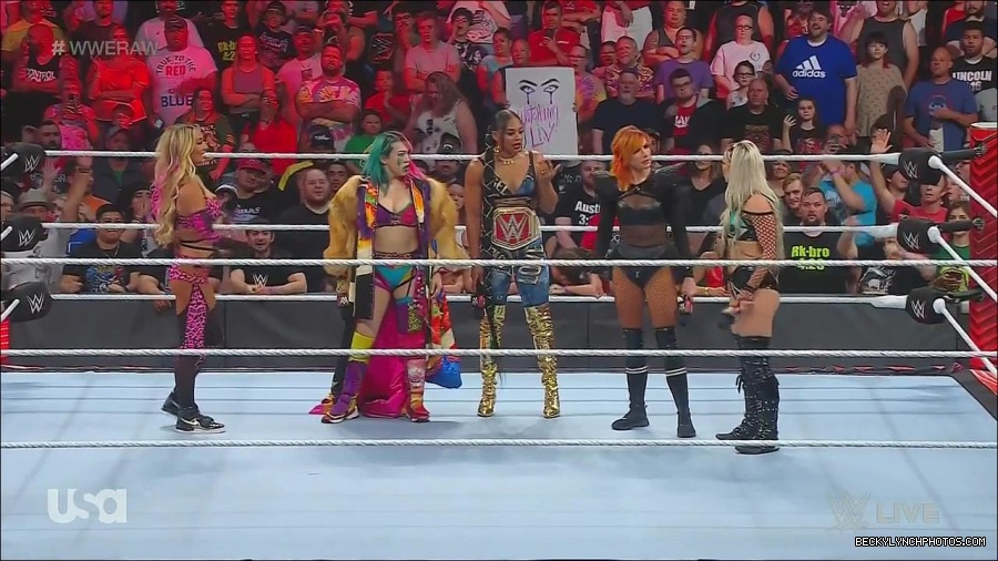 WWE_Monday_Night_Raw_2022_06_20_720p_HDTV_x264-NWCHD_mp4_000555988.jpg