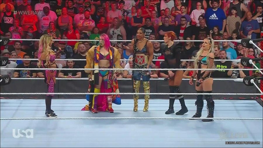 WWE_Monday_Night_Raw_2022_06_20_720p_HDTV_x264-NWCHD_mp4_000572004.jpg