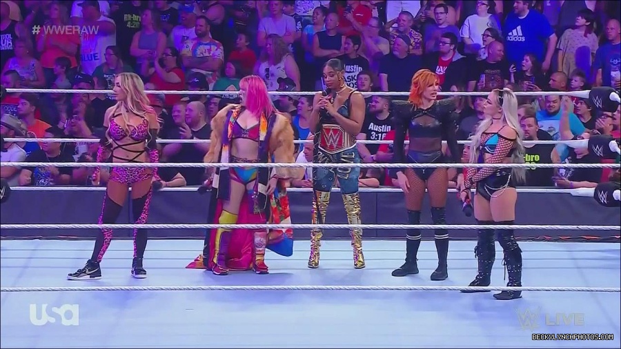 WWE_Monday_Night_Raw_2022_06_20_720p_HDTV_x264-NWCHD_mp4_000584417.jpg
