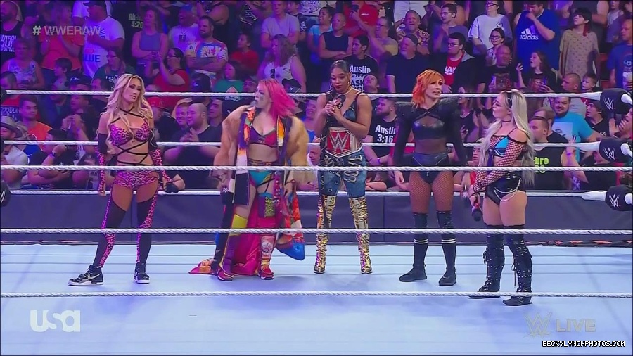 WWE_Monday_Night_Raw_2022_06_20_720p_HDTV_x264-NWCHD_mp4_000585217.jpg