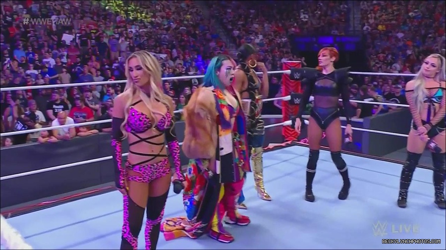 WWE_Monday_Night_Raw_2022_06_20_720p_HDTV_x264-NWCHD_mp4_000587620.jpg