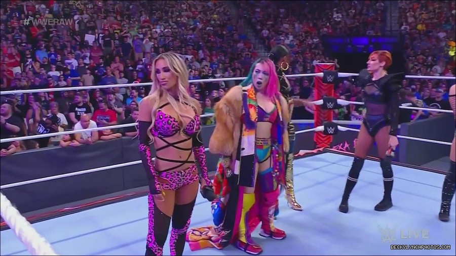WWE_Monday_Night_Raw_2022_06_20_720p_HDTV_x264-NWCHD_mp4_000588020.jpg
