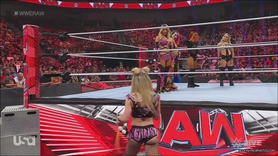 WWE_Monday_Night_Raw_2022_06_20_720p_HDTV_x264-NWCHD_mp4_000616849.jpg