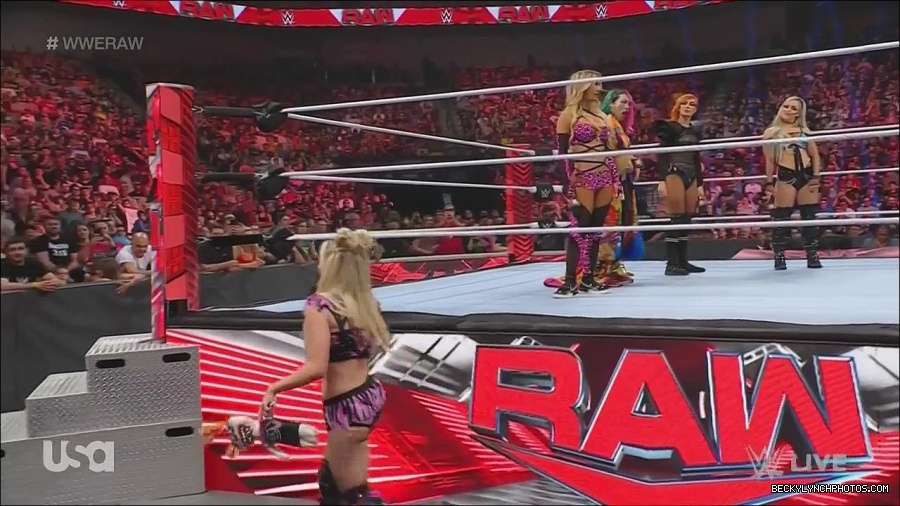 WWE_Monday_Night_Raw_2022_06_20_720p_HDTV_x264-NWCHD_mp4_000617650.jpg