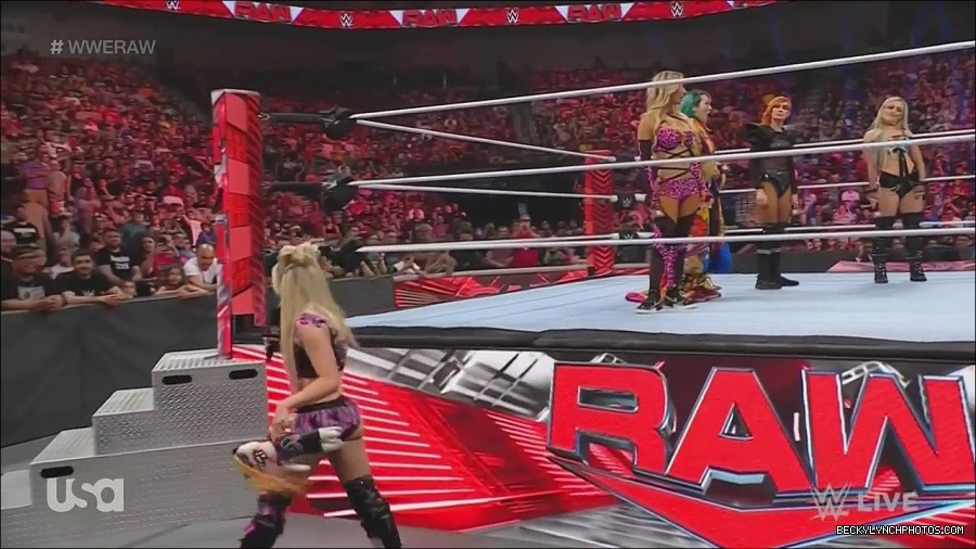 WWE_Monday_Night_Raw_2022_06_20_720p_HDTV_x264-NWCHD_mp4_000618050.jpg
