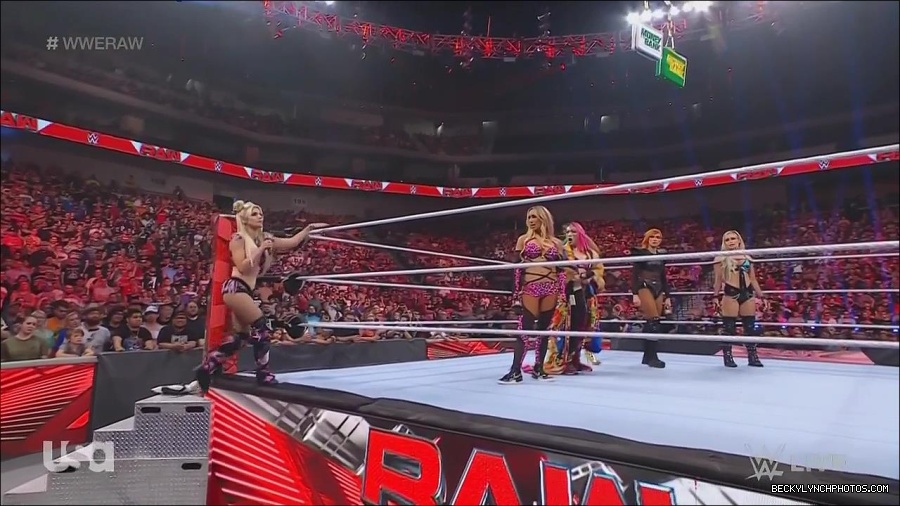 WWE_Monday_Night_Raw_2022_06_20_720p_HDTV_x264-NWCHD_mp4_000622254.jpg