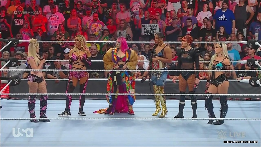 WWE_Monday_Night_Raw_2022_06_20_720p_HDTV_x264-NWCHD_mp4_000639071.jpg