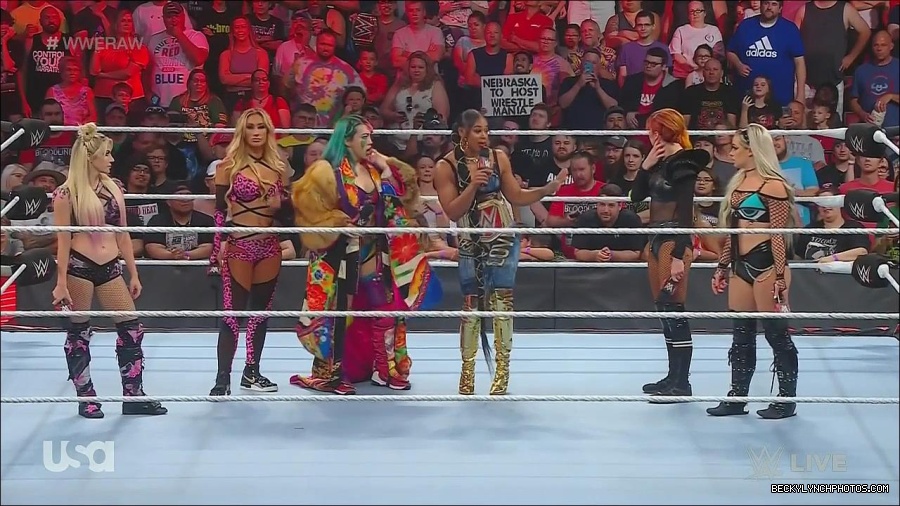 WWE_Monday_Night_Raw_2022_06_20_720p_HDTV_x264-NWCHD_mp4_000647880.jpg