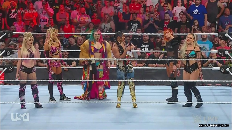 WWE_Monday_Night_Raw_2022_06_20_720p_HDTV_x264-NWCHD_mp4_000651484.jpg