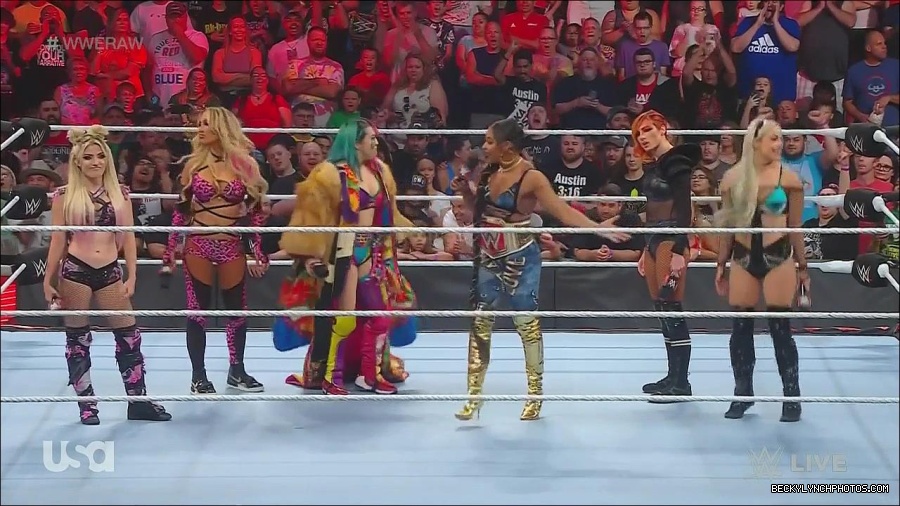 WWE_Monday_Night_Raw_2022_06_20_720p_HDTV_x264-NWCHD_mp4_000653085.jpg